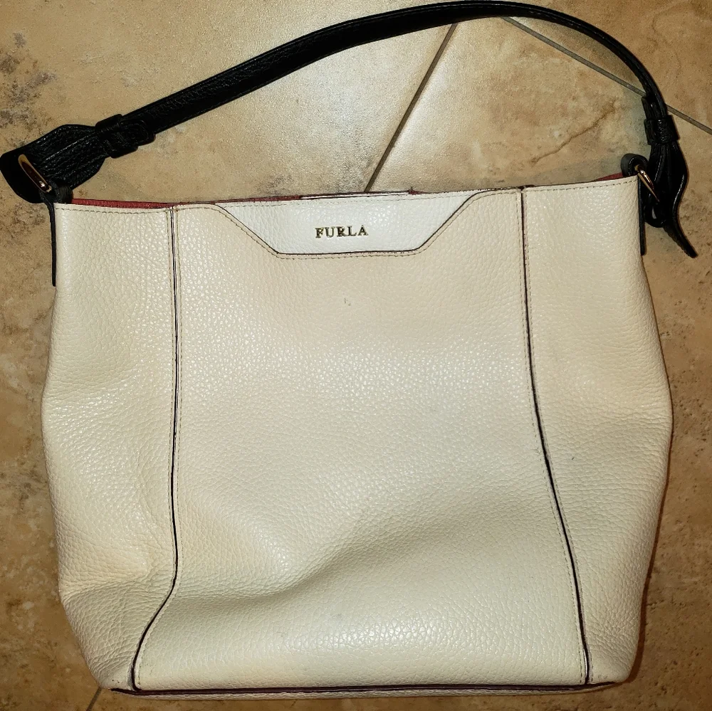 Furla White Leather Shoulder Bag with Red Interior